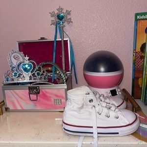 Toddler girl converse. Barely worn